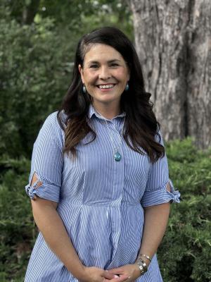 Kelly Collins Headshot