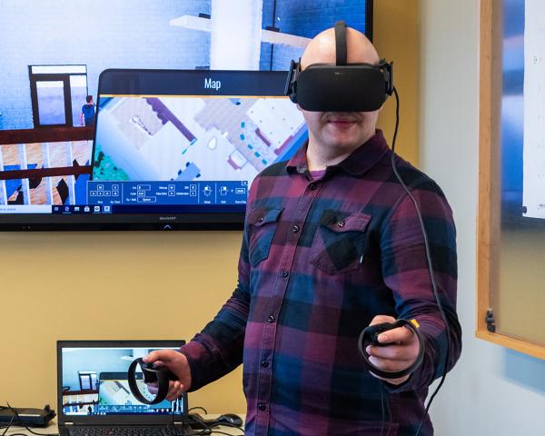 man demonstrating Virtual Reality
